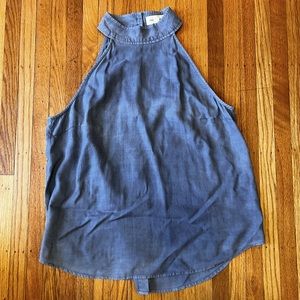 blue tank top